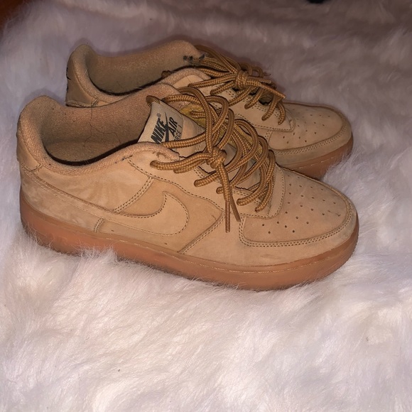 Nike Airforce ‘Flax’ Low - Picture 2 of 4